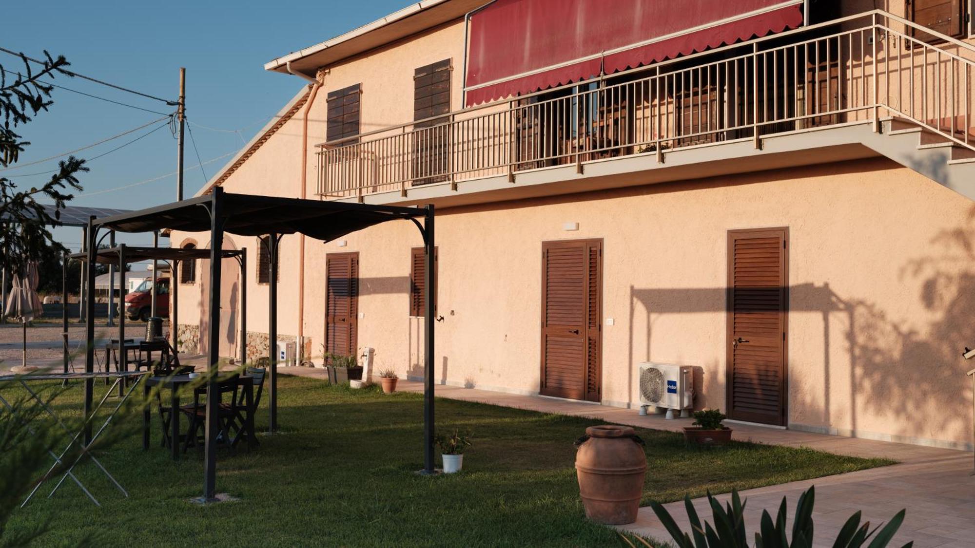 Agriturismo Da Michele E Carmela Di Voli Patrizia 多诺然蒂克 外观 照片